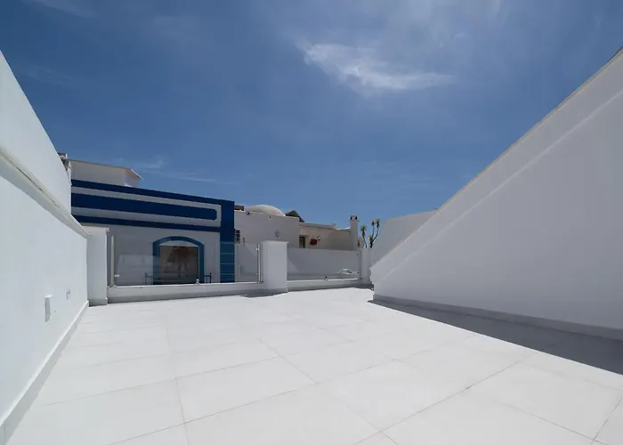 Atico Con Gran Terraza Privada Cerca De La Playa ネルハ