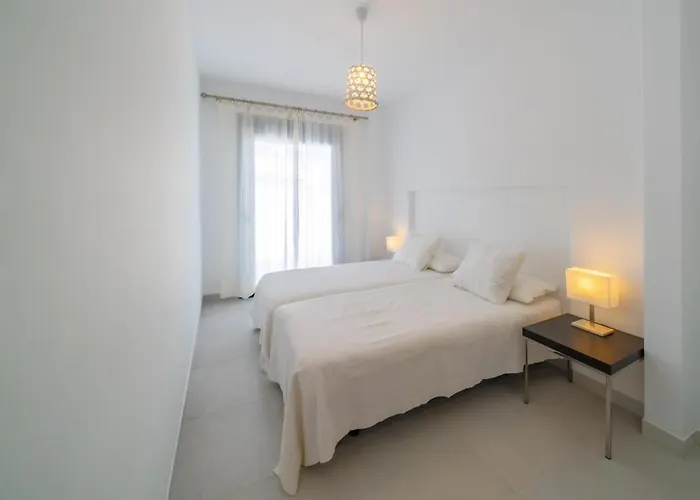 Atico Con Gran Terraza Privada Cerca De La Playa * נרחה